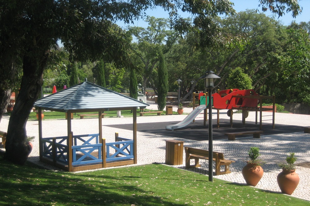 Parque infantil AS uso público comercial