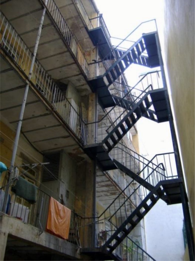 Escadas metálicas exteriores